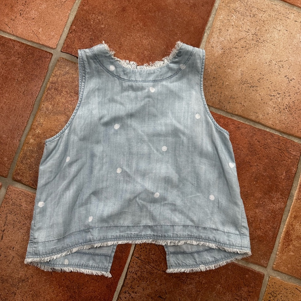 Cloth and stone crop tank